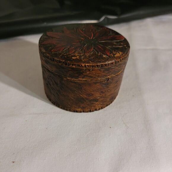 Handcrafted Sm Round Trinket Box Flower Etched On Lid - Picture 4 of 9